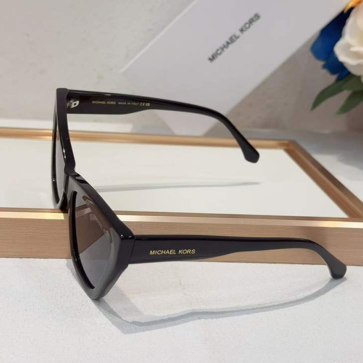 Picture of Michael Kors Sunglasses _SKUfw81854084fw